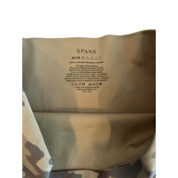 SPANX CAMO SEAMLESS LEGGINGS NWOT SIZE MEDIUM - Picture 3 of 4